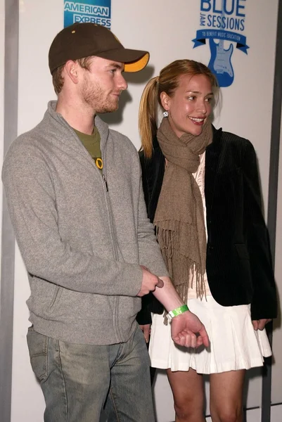 Chris masterson och piper perabo — Stockfoto