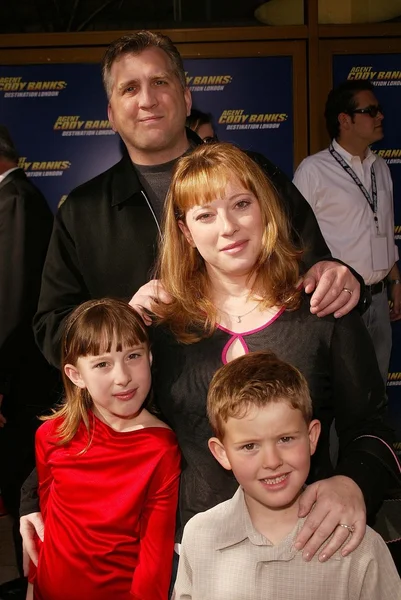 Daniel Roebuck and family — Stock Photo, Image