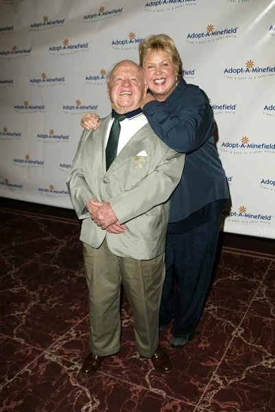 Mickey Rooney e esposa — Fotografia de Stock