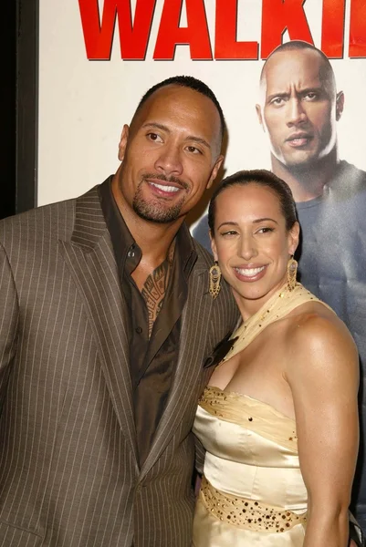 Dwayne "The Rock" Johnson e sua esposa Dany — Fotografia de Stock