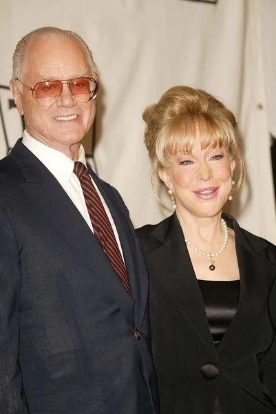 Larry hagman och barbara eden — Stockfoto