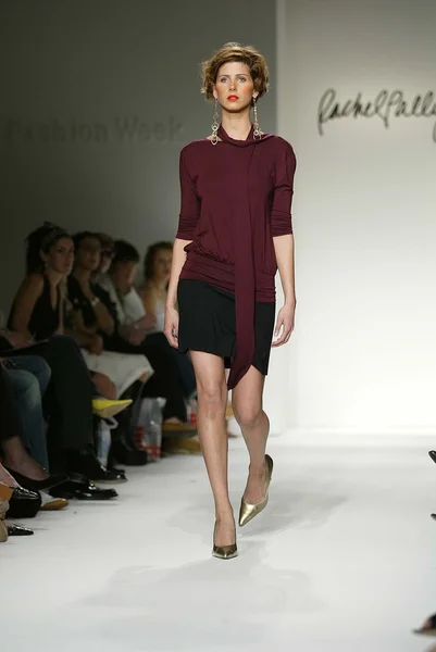 Pokaz mody Piaski Rachel — Zdjęcie stockowe