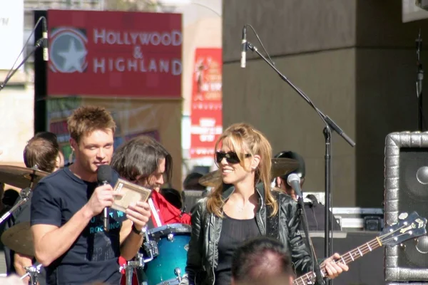 Ryan Seacrest and Sheryl Crow — Stock Photo, Image