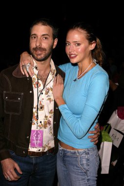 Estella warren moss fabrikaları ile