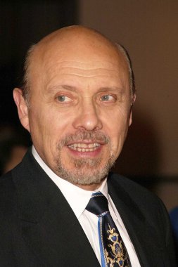 Hector Elizondo