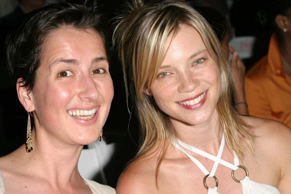 Anna getty und amy smart — Stockfoto