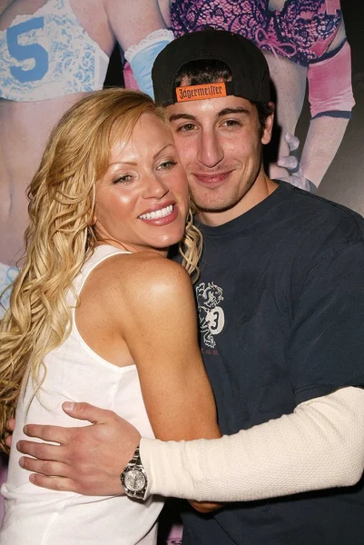 Nikki Ziering and Jason Biggs — Stock Photo, Image