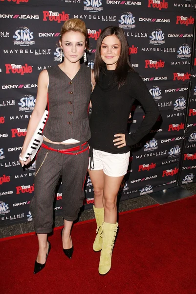 Samaire armstrong och rachel bilson — Stockfoto