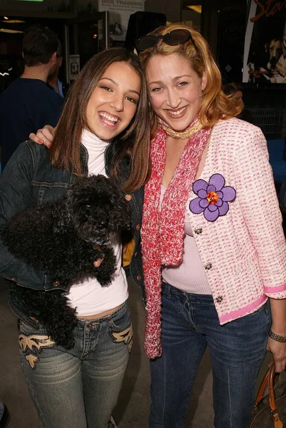 Vanessa Lengies and Jennifer Blanc — Stock Photo, Image