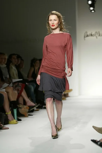 Pokaz mody Piaski Rachel — Zdjęcie stockowe
