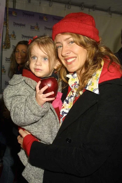 Joely Fisher and daughter Skylar — Stock Photo, Image