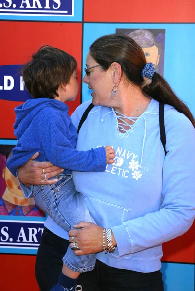 Camryn Manheim and son — Stock Photo, Image