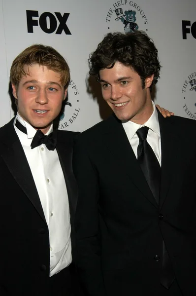 Benjamin mckenzie i adam brody — Zdjęcie stockowe