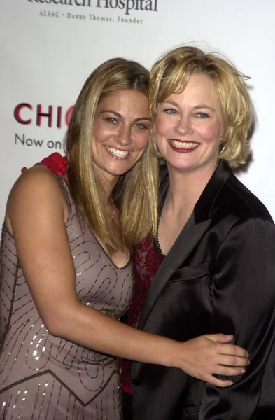 Clementine ford och mor cybill shepherd — Stockfoto