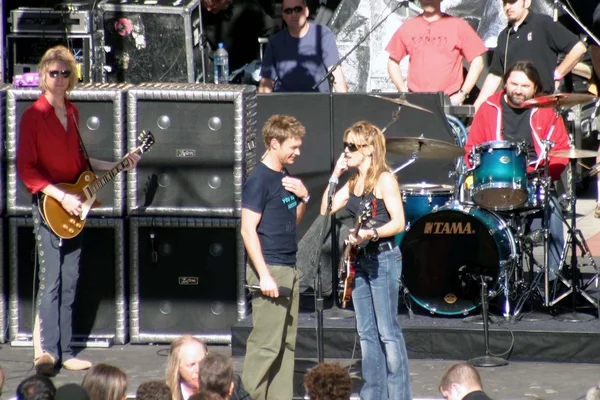 Ryan Seacrest and Sheryl Crow — Stock Photo, Image