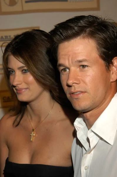 Rhea durham och mark wahlberg — Stockfoto