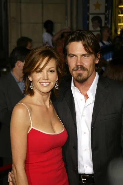 Diane Lane and Josh Brolin — Stock Photo, Image