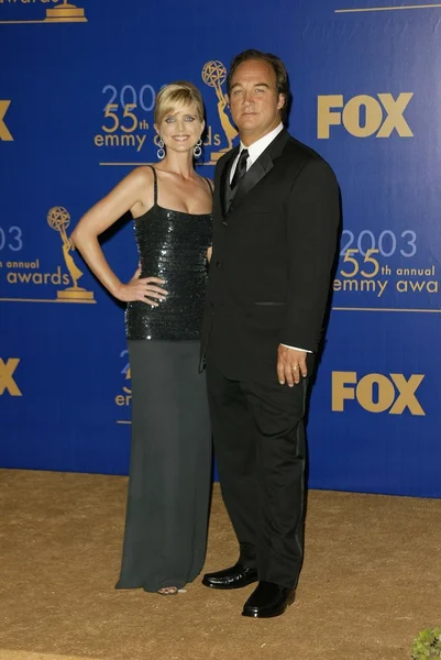 Courtney Thorne-Smith e Jim Belushi — Fotografia de Stock