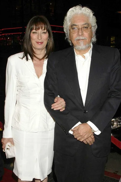 Anjelica Huston and husband Robert Graham Jr. — Stock Photo, Image