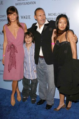 Helena christensen ve michel comte ailesi ile birlikte