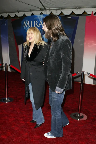 Kate Hudson y su esposo Chris Robinson — Foto de Stock
