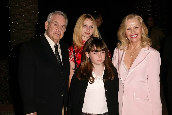 Tom Bosley and family — Stock Photo, Image