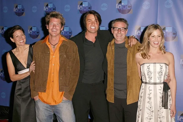 Cast di "Extreme Makeover: Home Edition " — Foto Stock