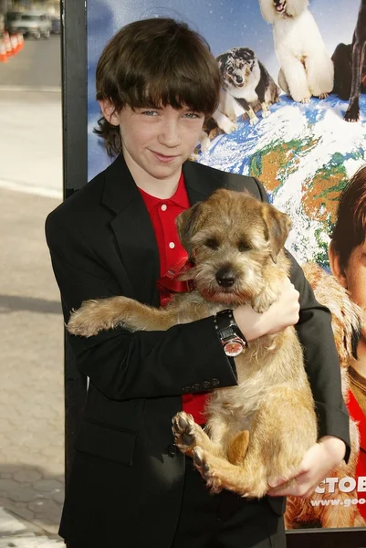 Liam Aiken and dog Hubble — Stock Photo, Image