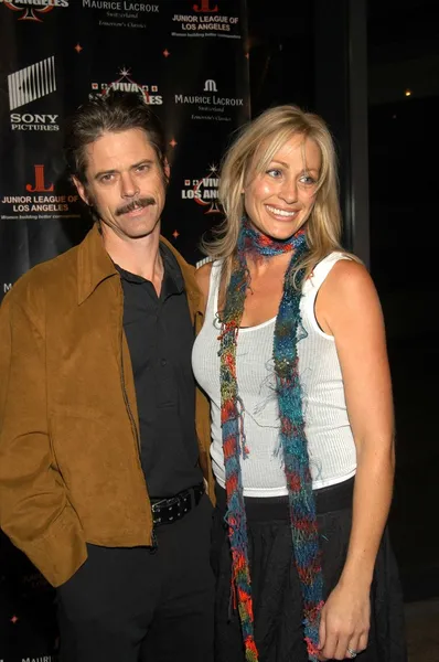 C. Thomas Howell y su esposa Sylvia — Foto de Stock