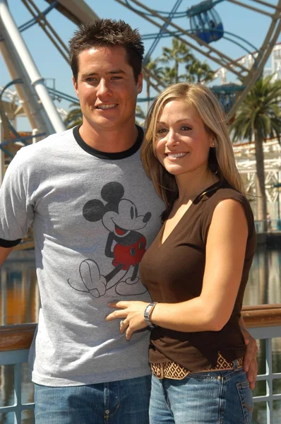 Andrew Firestone and fiance Jennifer — Stock Photo, Image