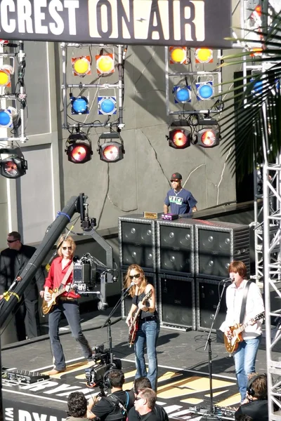 Sheryl Crow and band members — Stock Photo, Image