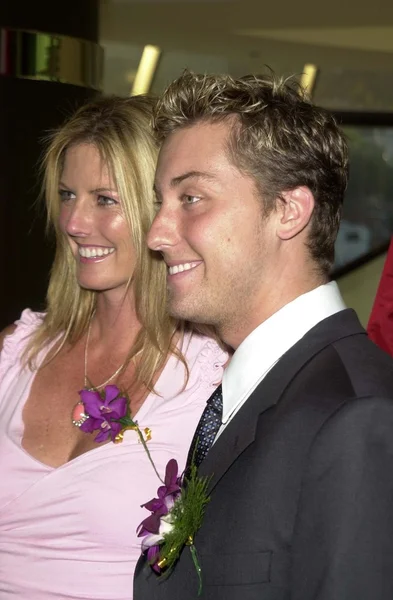 Lance bass och datum wendy thorlakson — Stockfoto