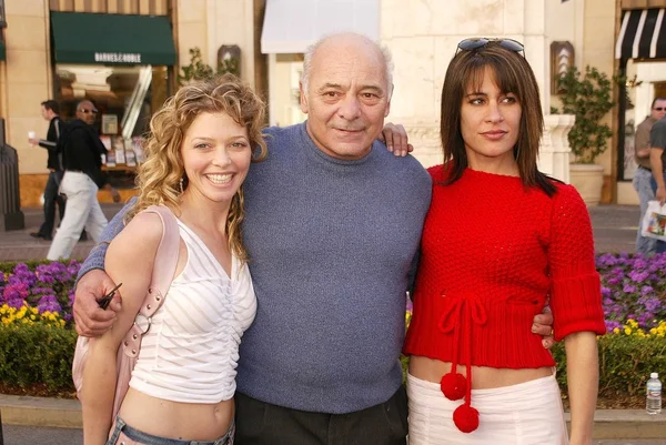 Amanda Detmer, Burt Young y Vanessa Parise —  Fotos de Stock