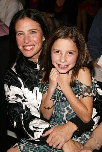 Mimi Rogers and daughter Lucy — Stock Photo, Image