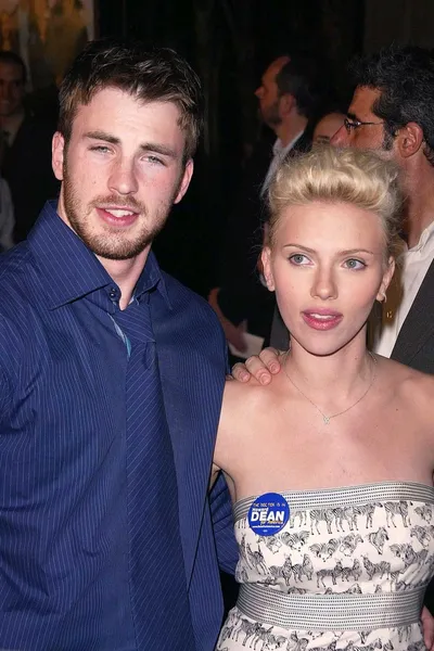 Chris evans i scarlett johansson — Zdjęcie stockowe