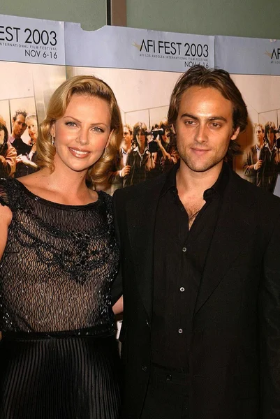 Charlize Theron and Stewart Townsend — Stock Photo, Image