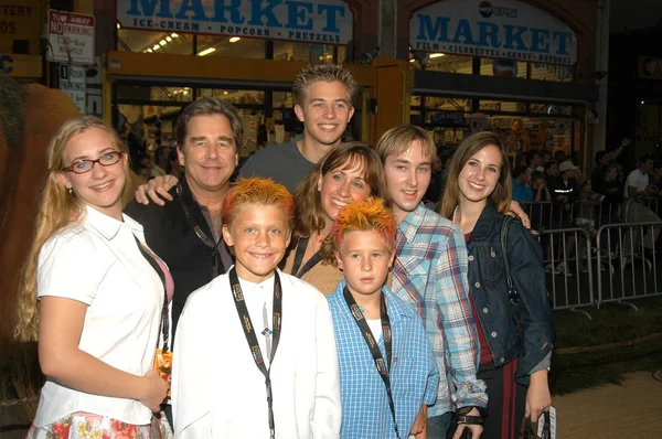 Beau Bridges with family and friends — Stock Photo, Image