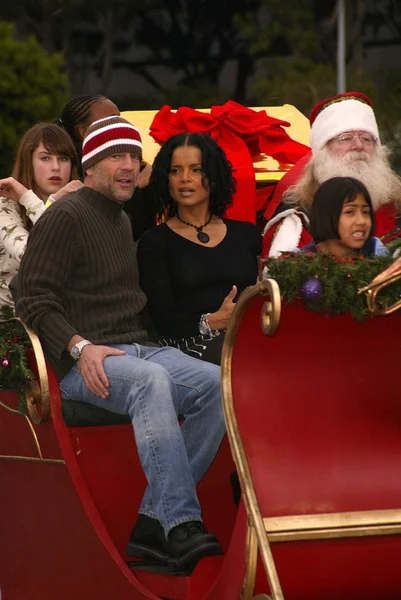 Bruce willis, victoria rowell a santa — Stock fotografie