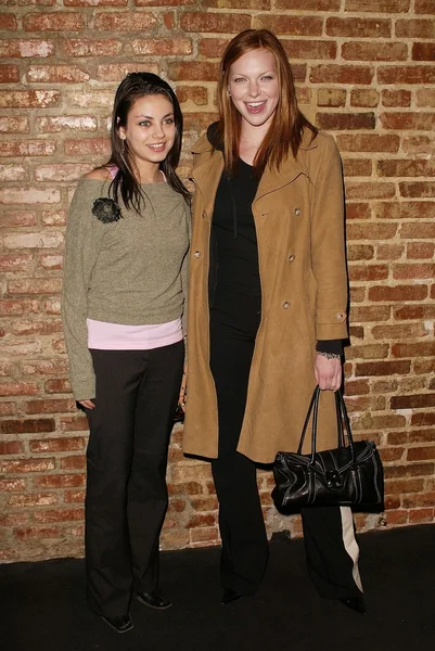Mila Kunis and Laura Prepon — Stock Photo, Image