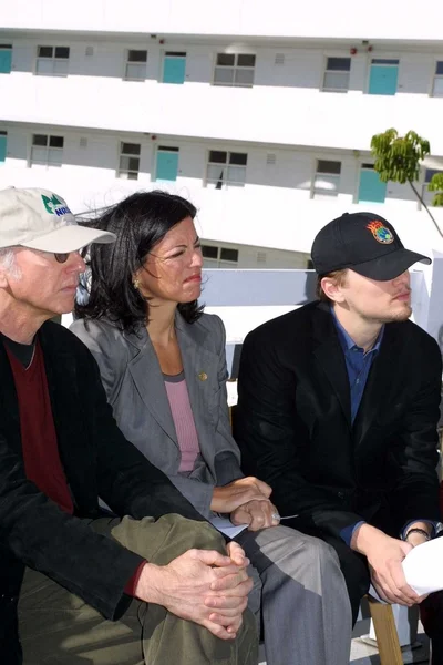 Larry David, Laurie David et Leonardo DiCaprio — Photo