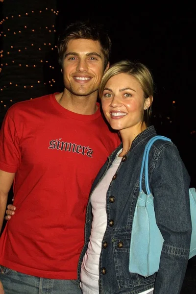 Eric Winter and wife Allison Ford — Stock Photo, Image