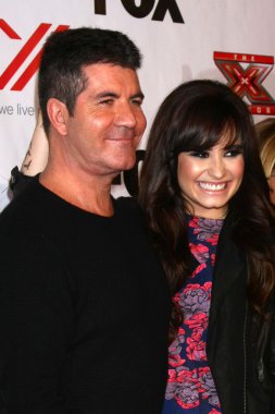 Simon cowell, demi lovato, x-factor izleme partisi, mixology, los angeles, ca 12-06-12