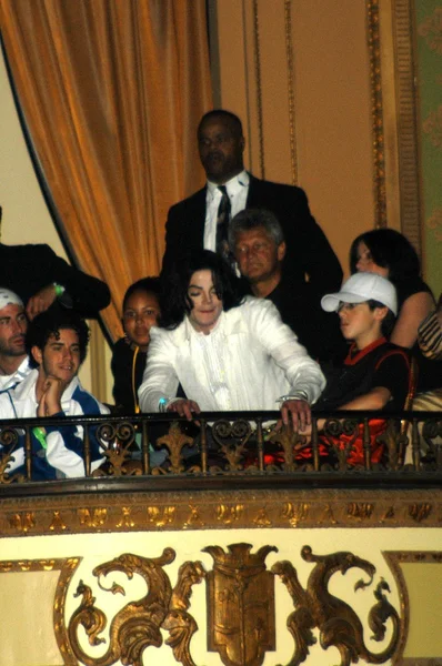 Michael Jackson regardant le spectacle — Photo
