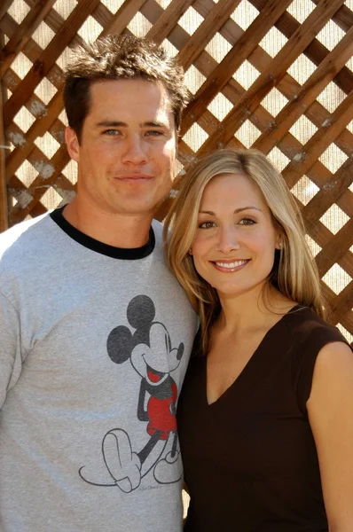 Andrew Firestone and fiance Jennifer — Stock Photo, Image