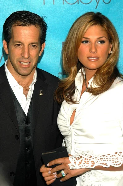 Kenneth cole och daisy fuentes — Stockfoto