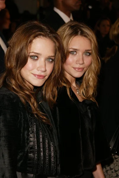 Mary-Kate e Ashley Olsen — Foto Stock