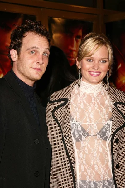 Ethan Embry and Sunny Mabrey — Stock Photo, Image