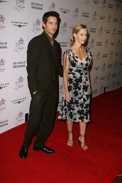 Peter facinelli i jennie garth — Zdjęcie stockowe