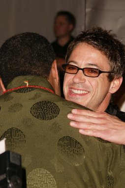 Lawrence fishburne ve robert downey jr.
