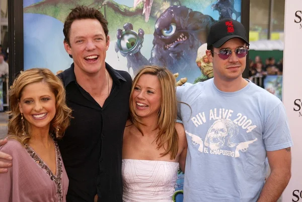 Sarah Michelle Gellar, Matthew Lillard, Linda Cardellini y Freddie Prinze Jr. . —  Fotos de Stock